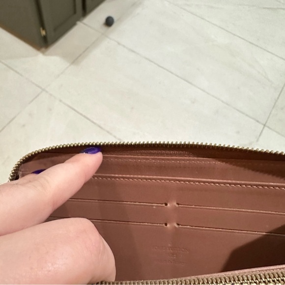 Louis Vuitton Vernis Zippy Wallet - Picture 4 of 13